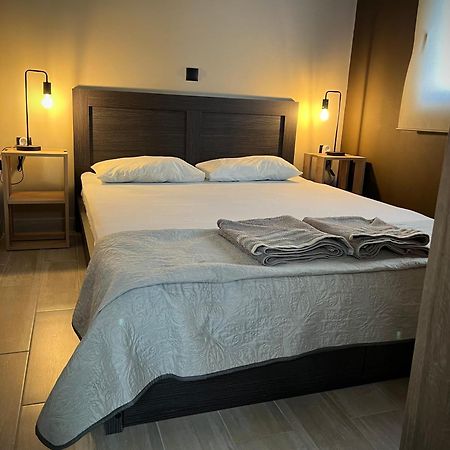 Joannas Airport Luxury Rooms Artemida  Buitenkant foto