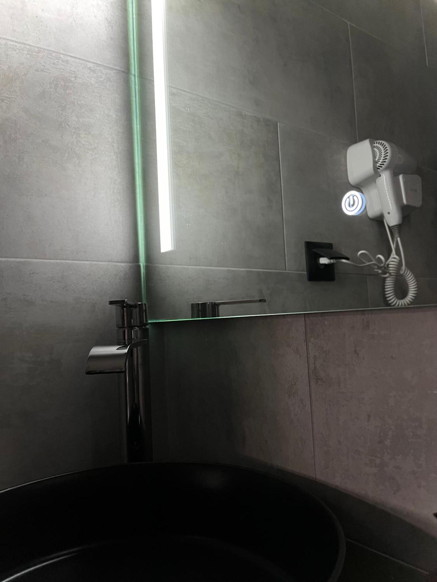 Joannas Airport Luxury Rooms Artemida  Buitenkant foto