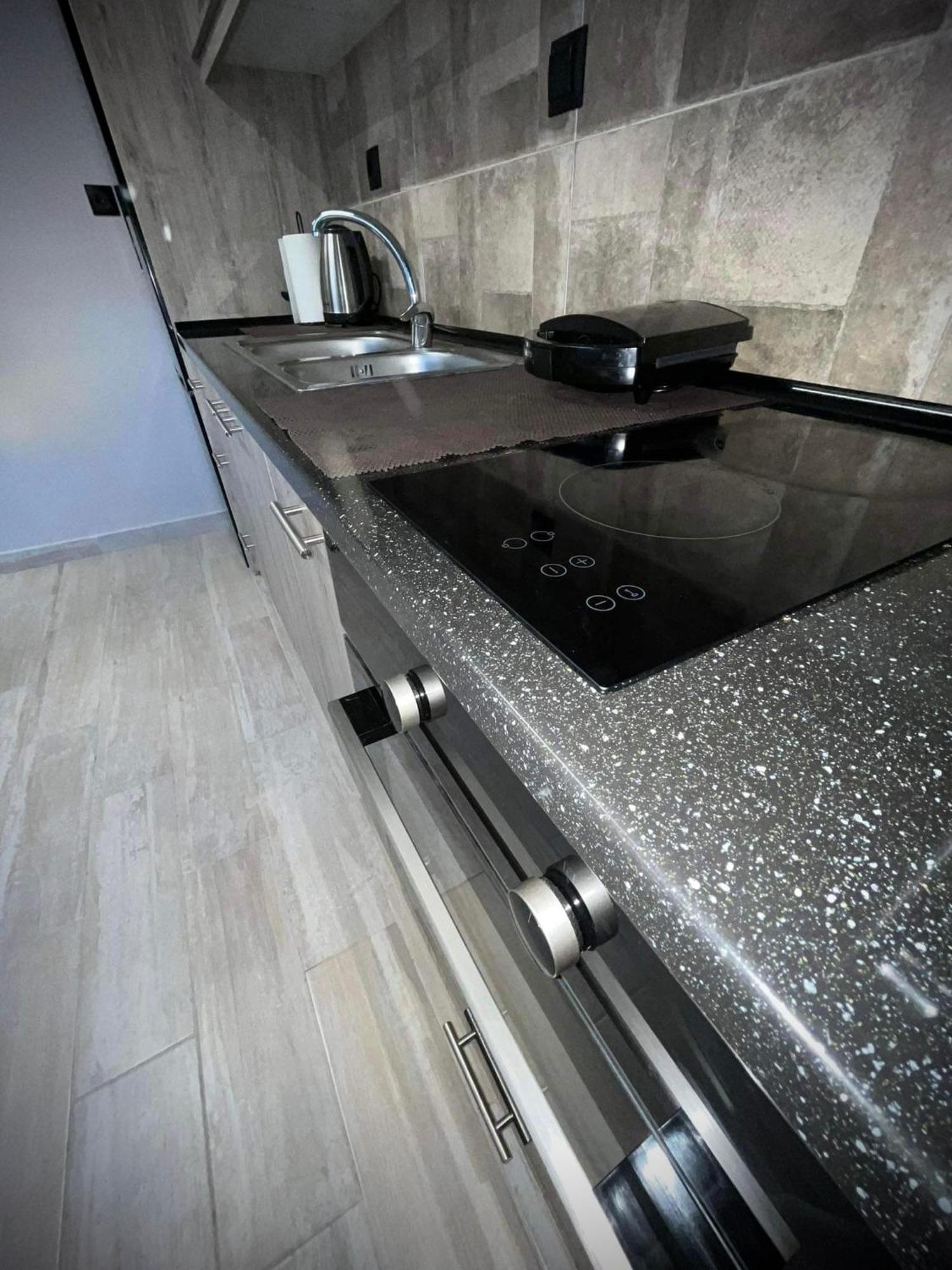 Joannas Airport Luxury Rooms Artemida  Buitenkant foto